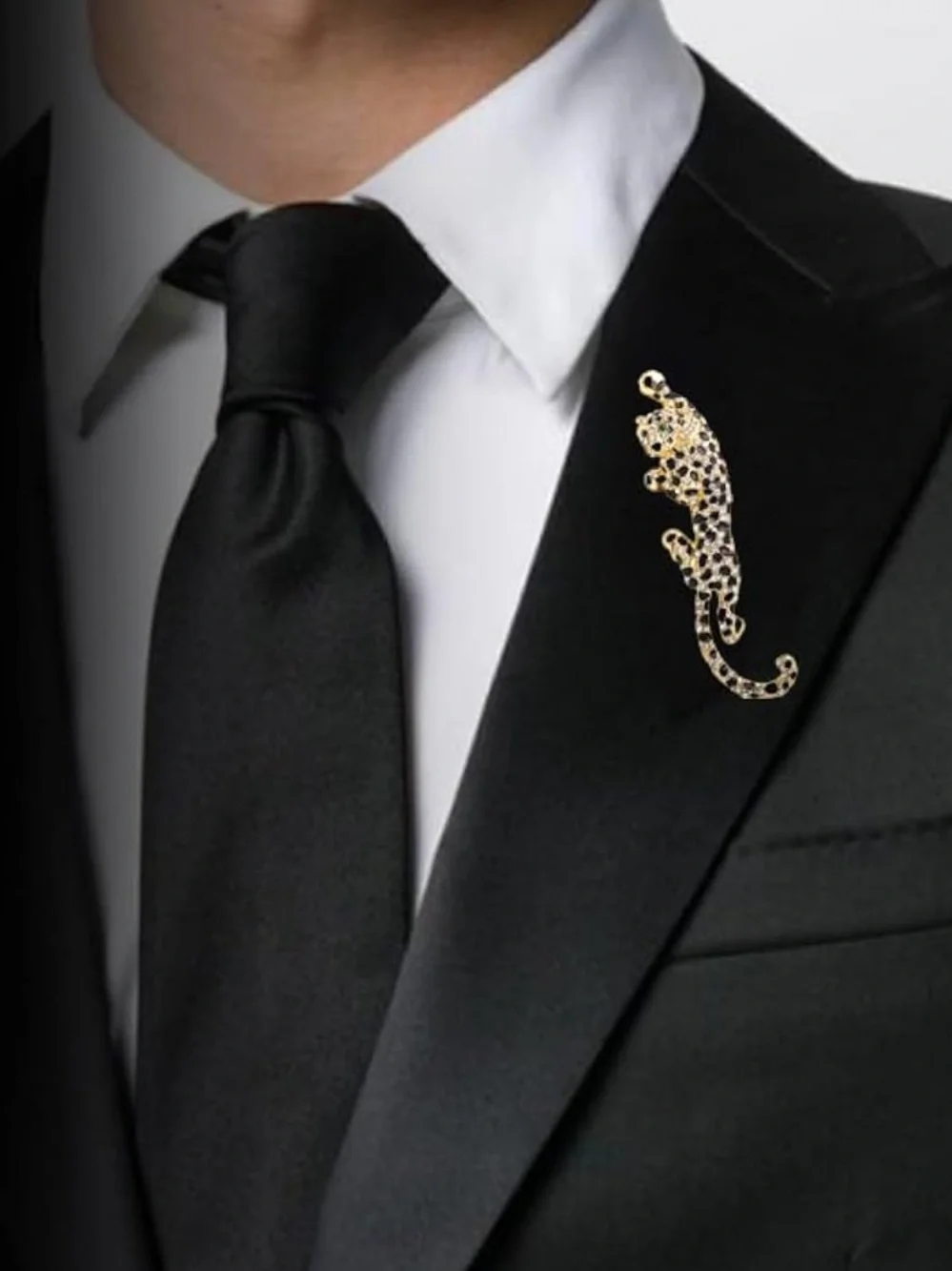 Leopard Brooch with Black Spots and Green Eyes